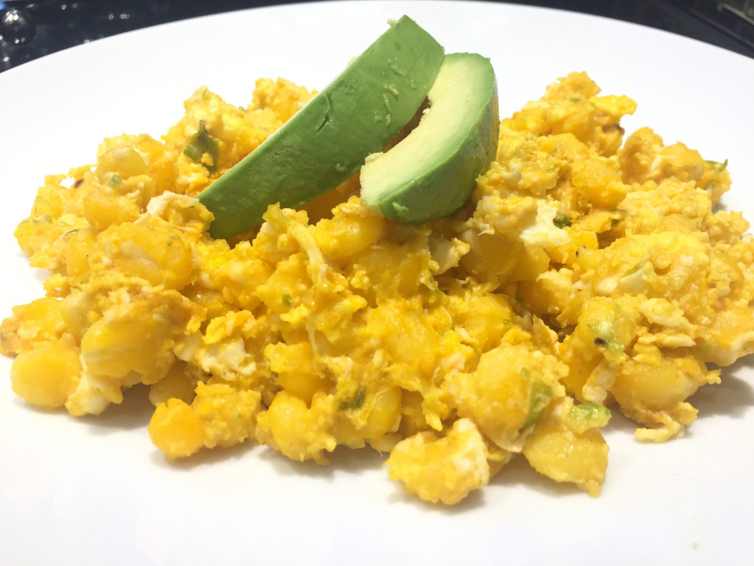 Easy Ecuadorian Mote Pillo Recipe ( Scrambled Eggs and Hominy Corn