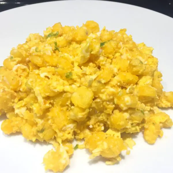 Easy Ecuadorian Mote Pillo Recipe ( Scrambled Eggs and Hominy Corn