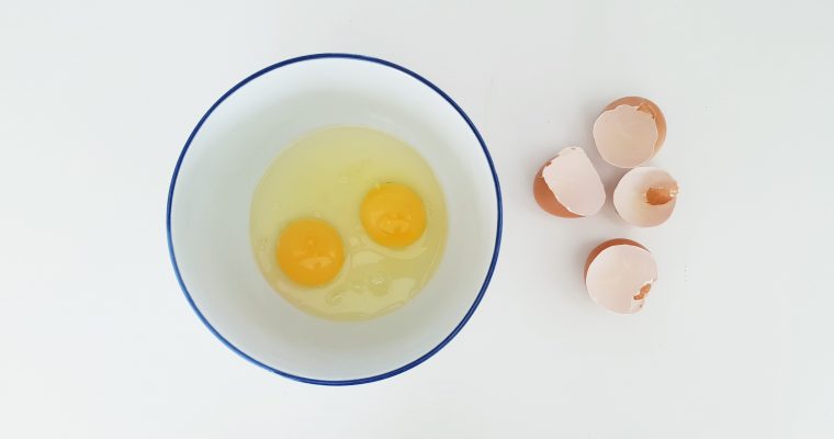 How To Perfectly Crack An Egg And Fry It Without Oil