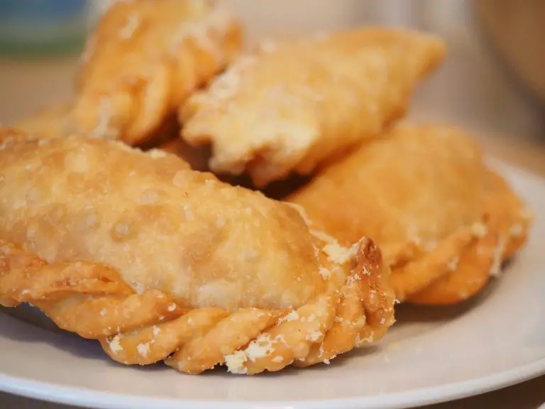Fried Cheese Empanada Recipe (Ecuadorian Empanadas De Viento) Gimme Yummy