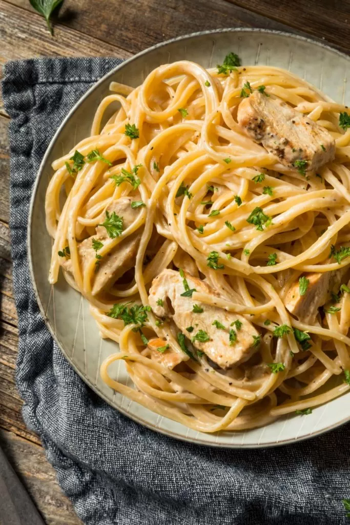 Italian Fettuccine Chicken Alfredo Pasta