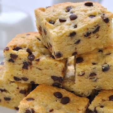 chocolate chip blondies