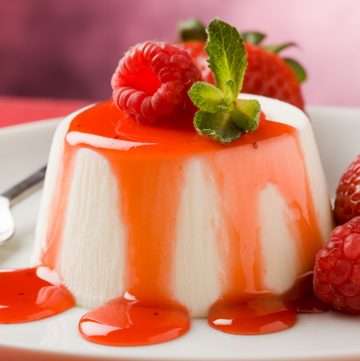 panna cotta with strawberry sauce