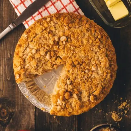apple crumble pie with oatmeal streusel