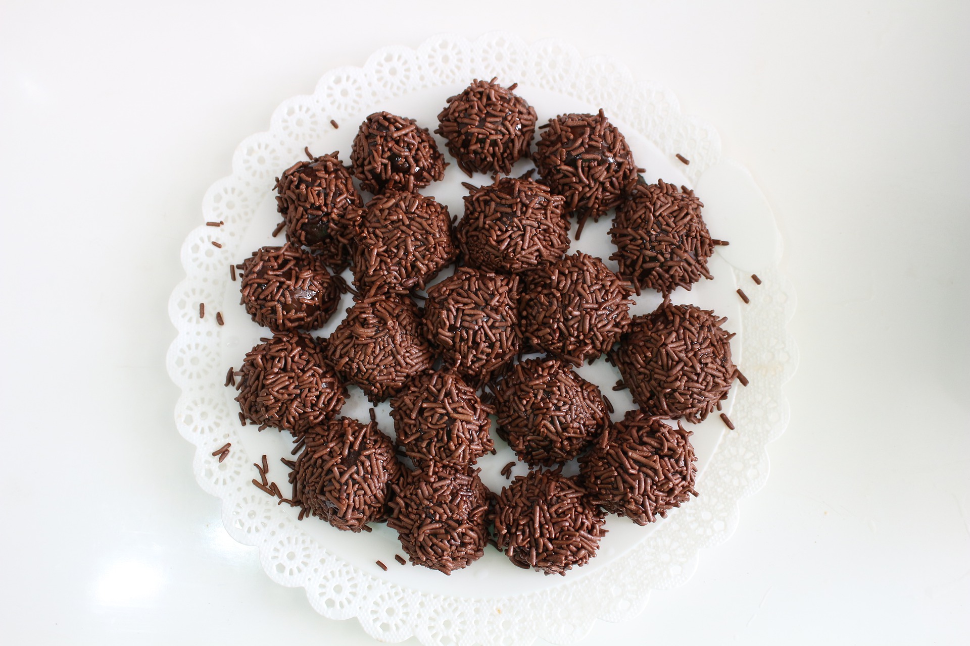 Brazilian Brigadeiros (Chocolate Bonbon) Recipe - Gimme Yummy