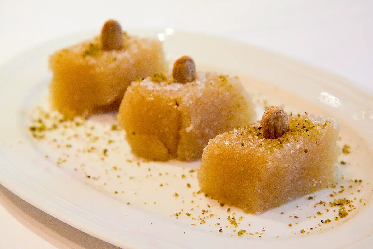 Turkish Semolina Halva Dessert Recipe (Irmik helvası)