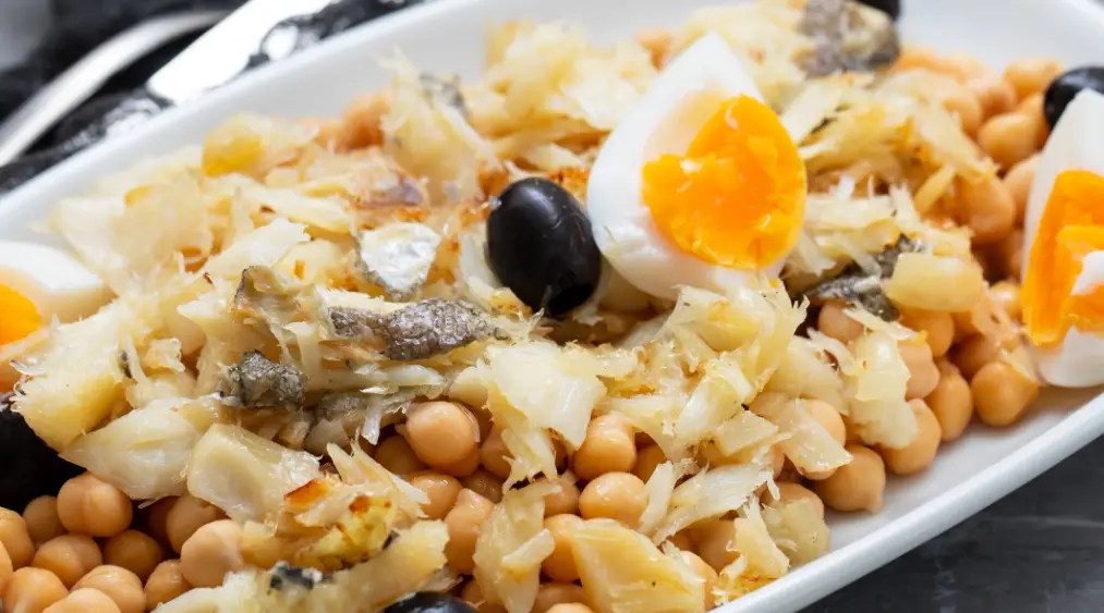 Portuguese chicpea salad with salted cod